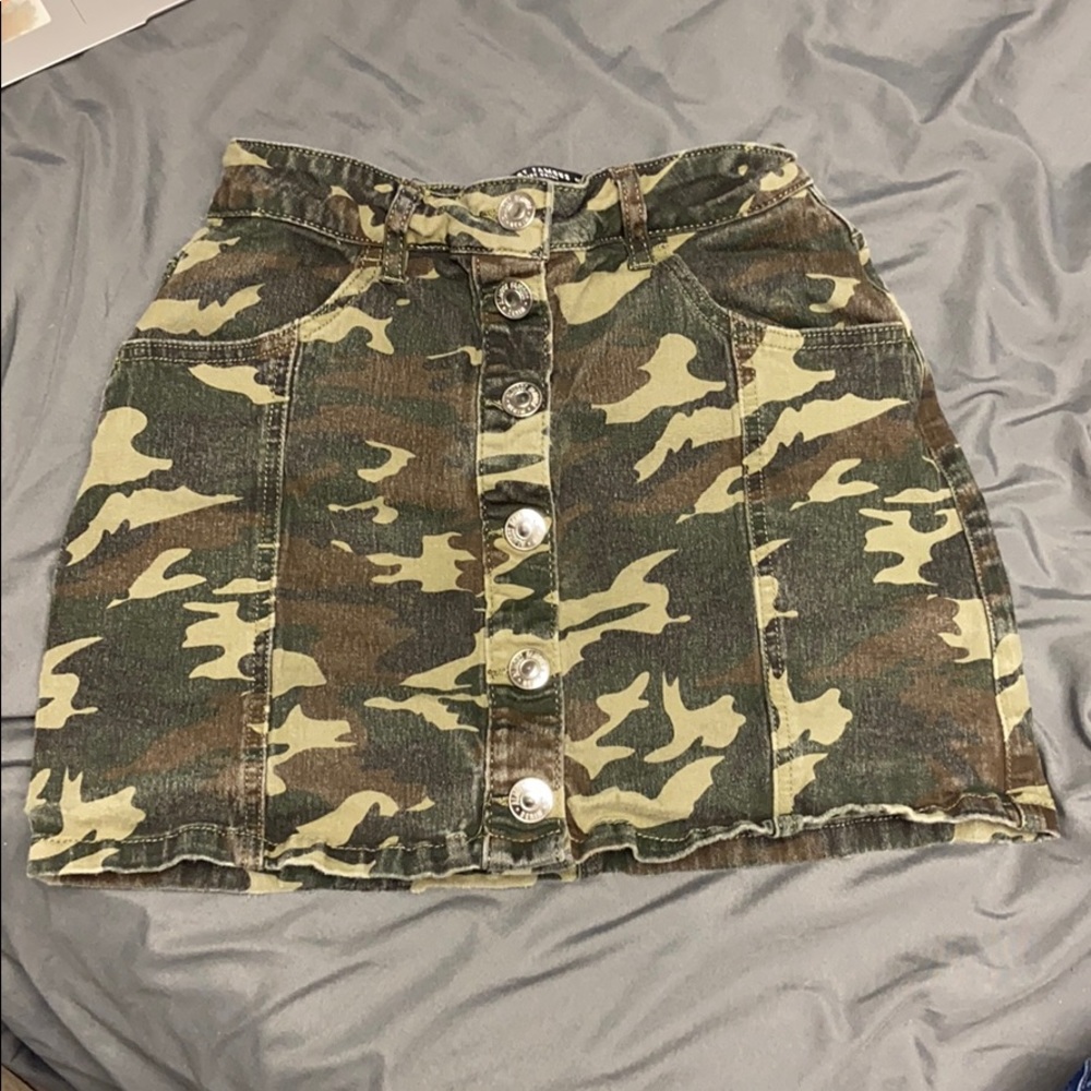 rue 21 camo skirt!!